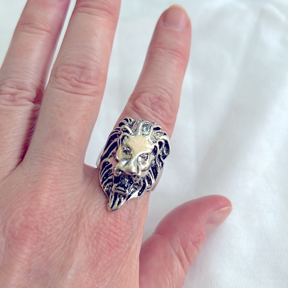 Silver Tone Roaring Lion Head Cocktail Ring Size 9 - Picture 5 of 7
